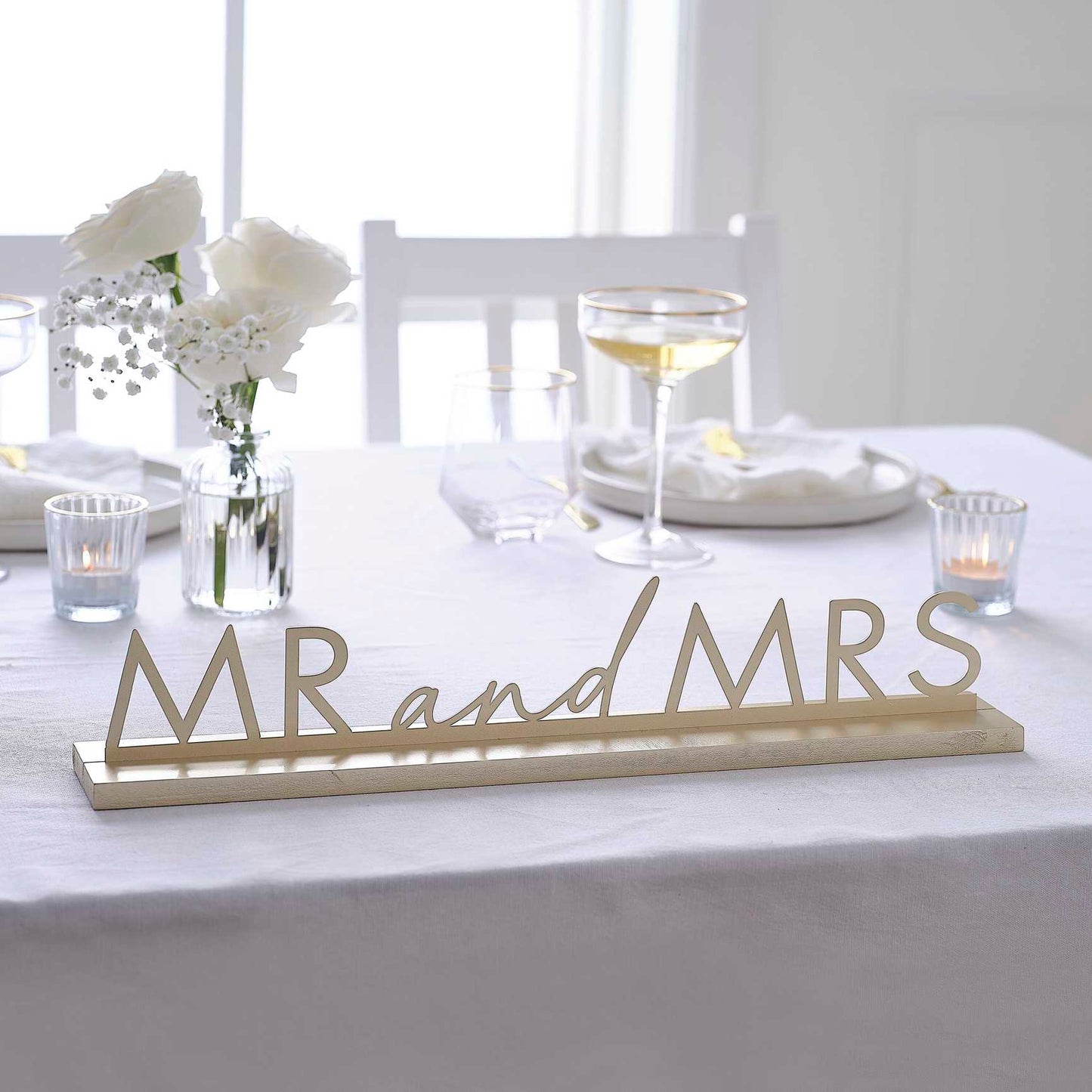 gold metal Mr & Mrs sign wedding décor